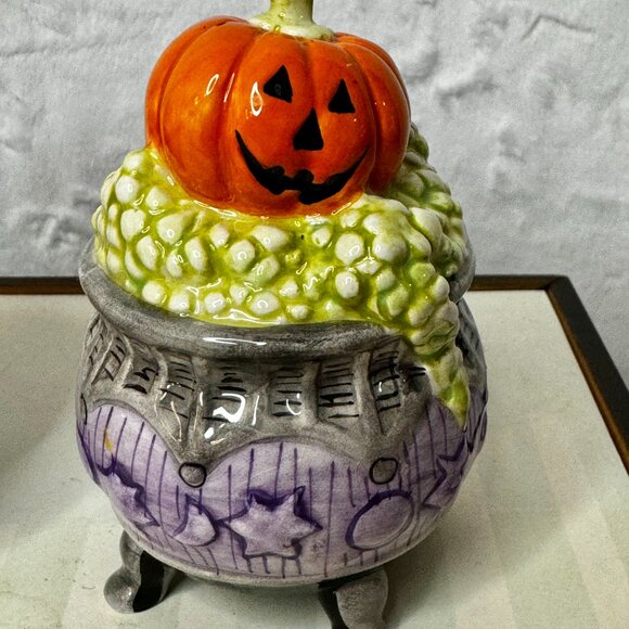 Fitz and Floyd Kitty Witches Halloween Salt & Pepper Shaker Set - Picture 3 of 8